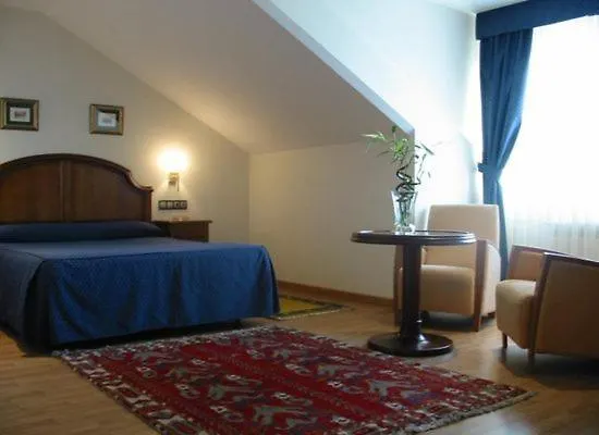 Cristina Hotel Noreña